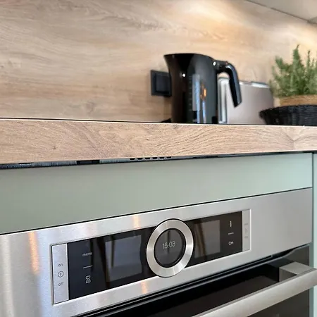 Ebbe Flut, Whg 7 Lägenhet